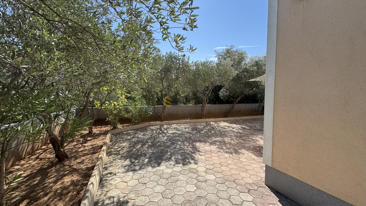 Città di Krk, casa indipendente con due appartamenti separati e vista mare!