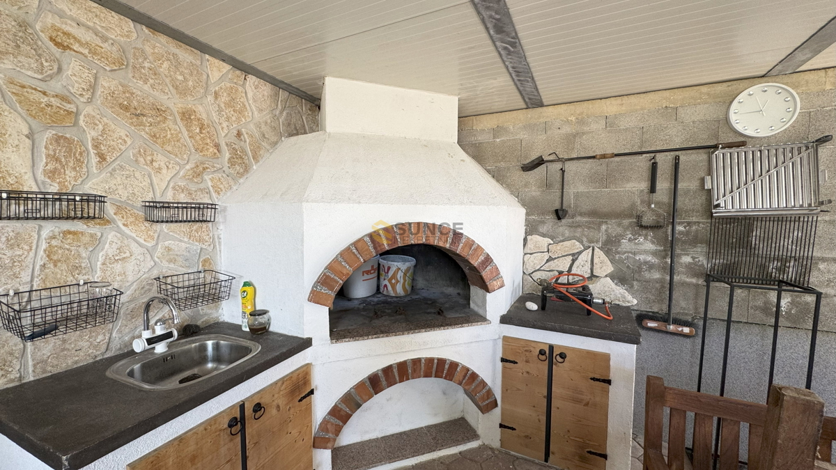 Città di Krk, casa indipendente con due appartamenti separati e vista mare!