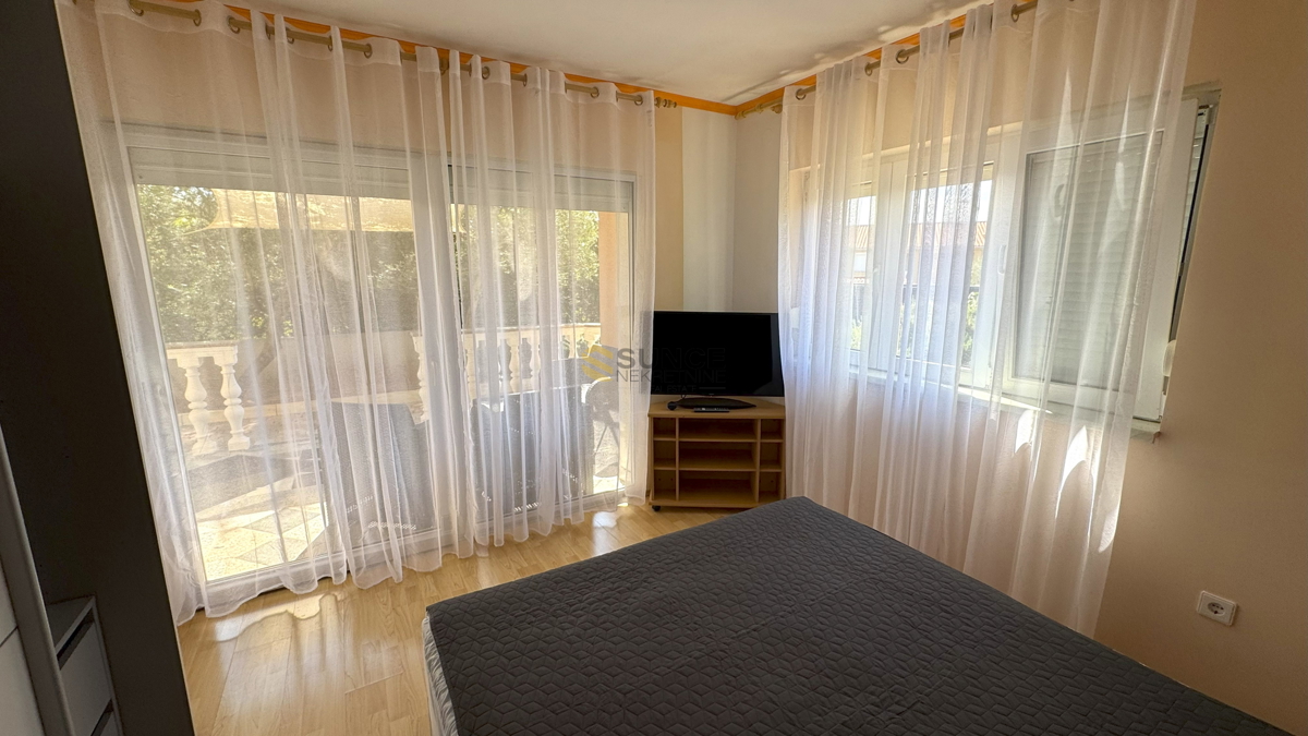 Città di Krk, casa indipendente con due appartamenti separati e vista mare!