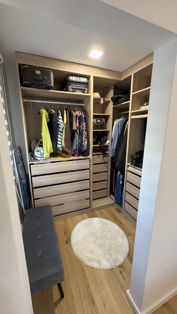 Città di Krk, casa indipendente con due appartamenti separati e vista mare!