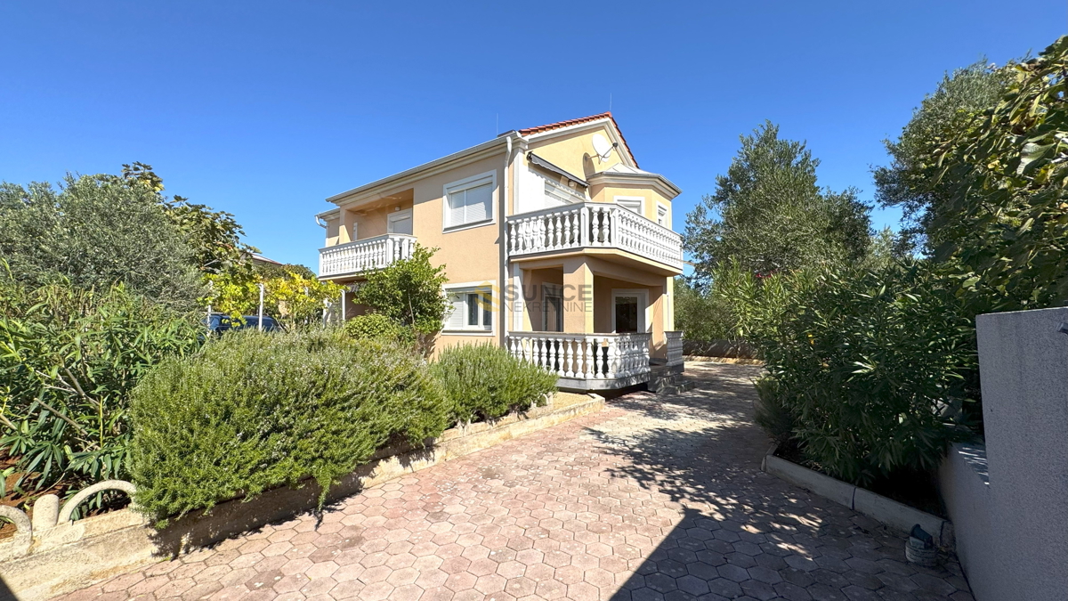 Città di Krk, casa indipendente con due appartamenti separati e vista mare!