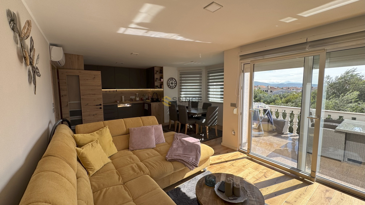 Città di Krk, casa indipendente con due appartamenti separati e vista mare!