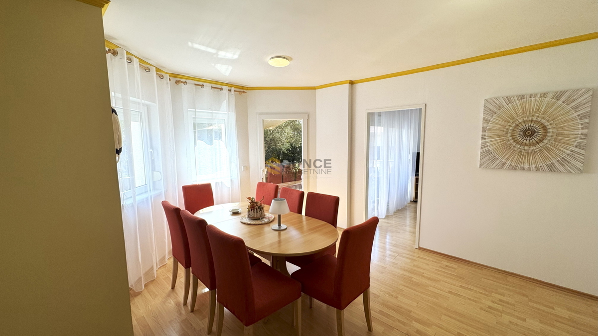 Città di Krk, casa indipendente con due appartamenti separati e vista mare!