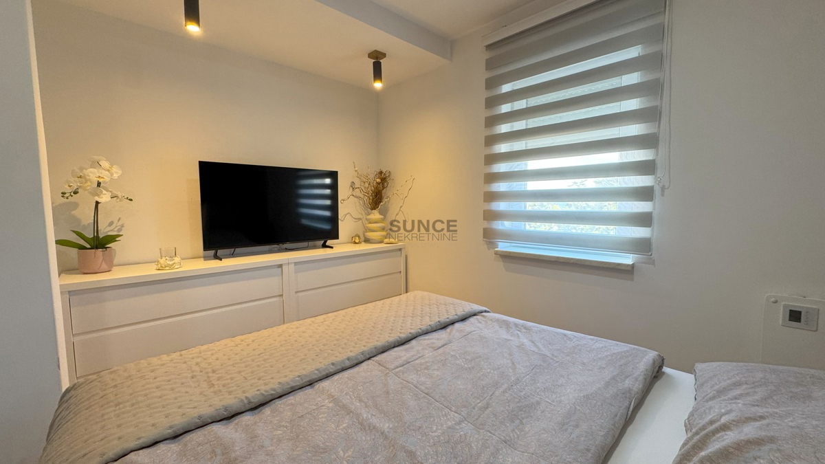 Città di Krk, casa indipendente con due appartamenti separati e vista mare!