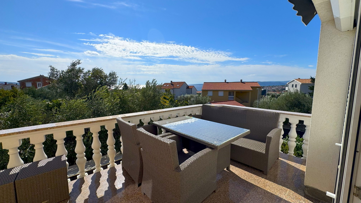 Città di Krk, casa indipendente con due appartamenti separati e vista mare!