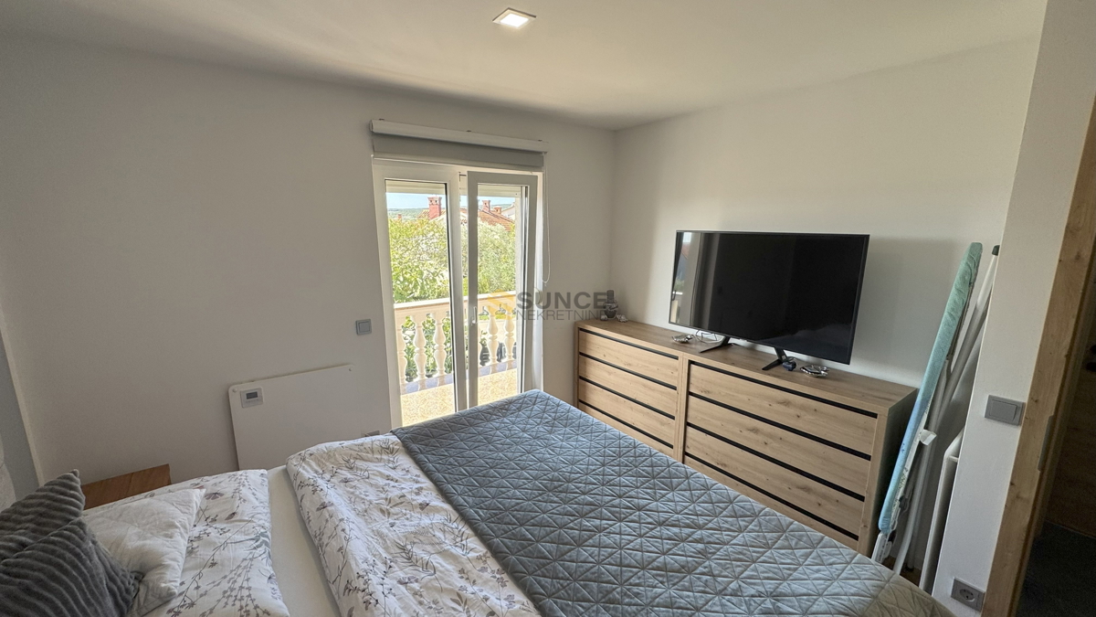 Città di Krk, casa indipendente con due appartamenti separati e vista mare!