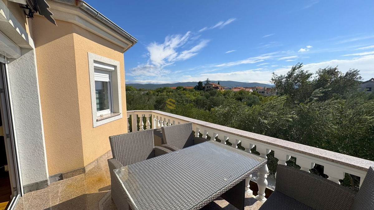 Città di Krk, casa indipendente con due appartamenti separati e vista mare!