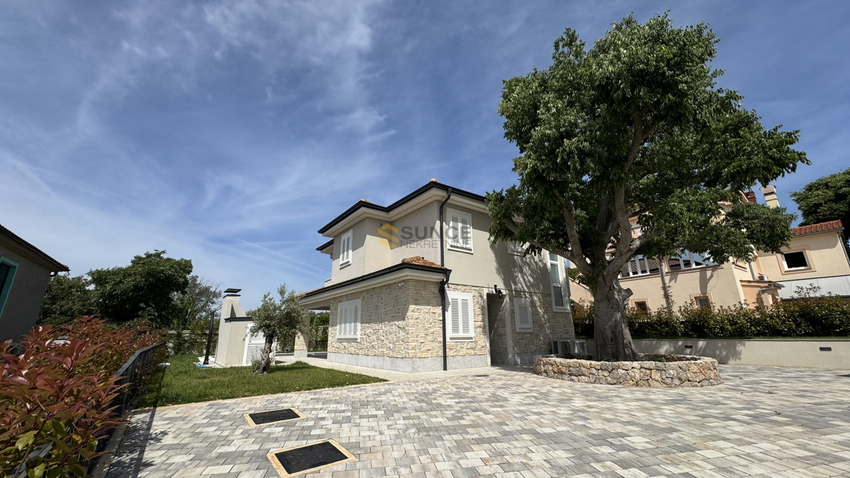 Isola di KRK, dintorni di Vrbnik, splendida nuova villa con piscina riscaldata e giardino curato!