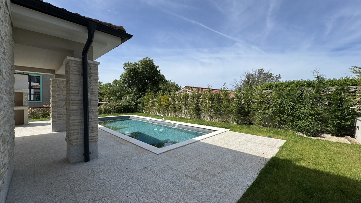 Isola di KRK, dintorni di Vrbnik, splendida nuova villa con piscina riscaldata e giardino curato!