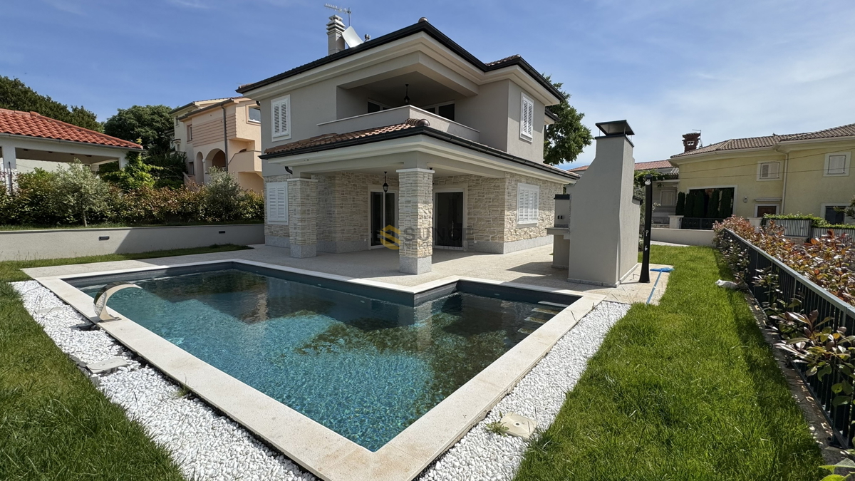 Isola di KRK, dintorni di Vrbnik, splendida nuova villa con piscina riscaldata e giardino curato!