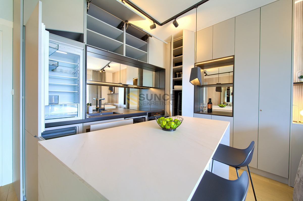 Città di Krk, appartamento arredato al piano terra di 73 m2!