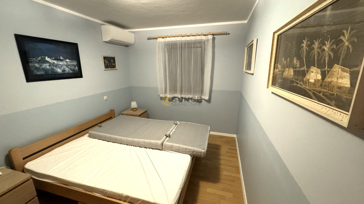 Appartamento ben arredato al piano terra a Baška, vicino al mare!