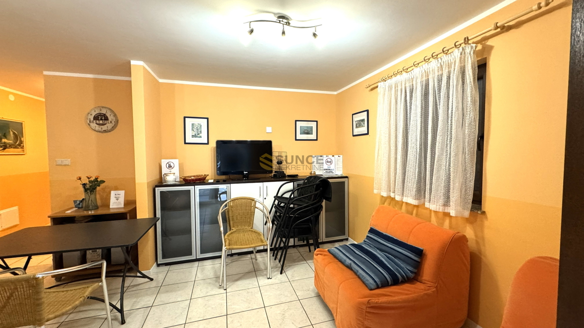 Appartamento ben arredato al piano terra a Baška, vicino al mare!