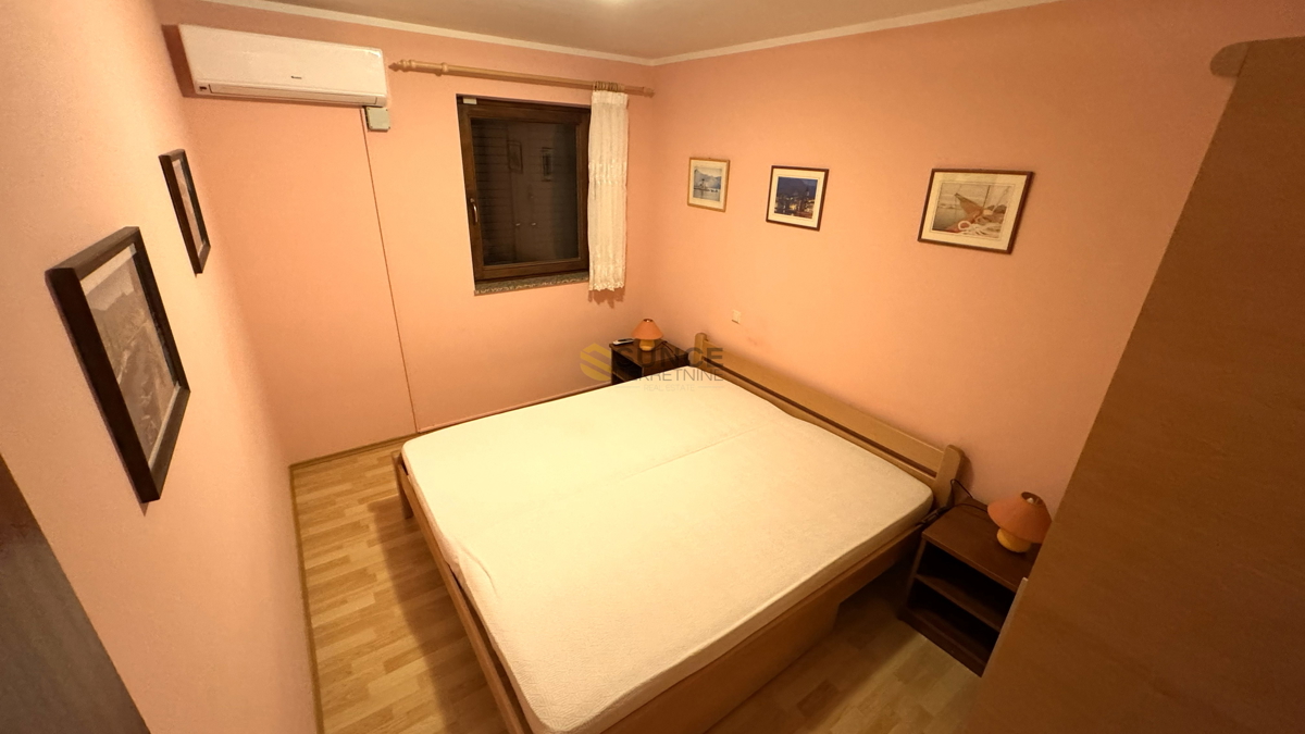 Appartamento ben arredato al piano terra a Baška, vicino al mare!