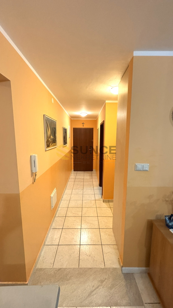 Appartamento ben arredato al piano terra a Baška, vicino al mare!