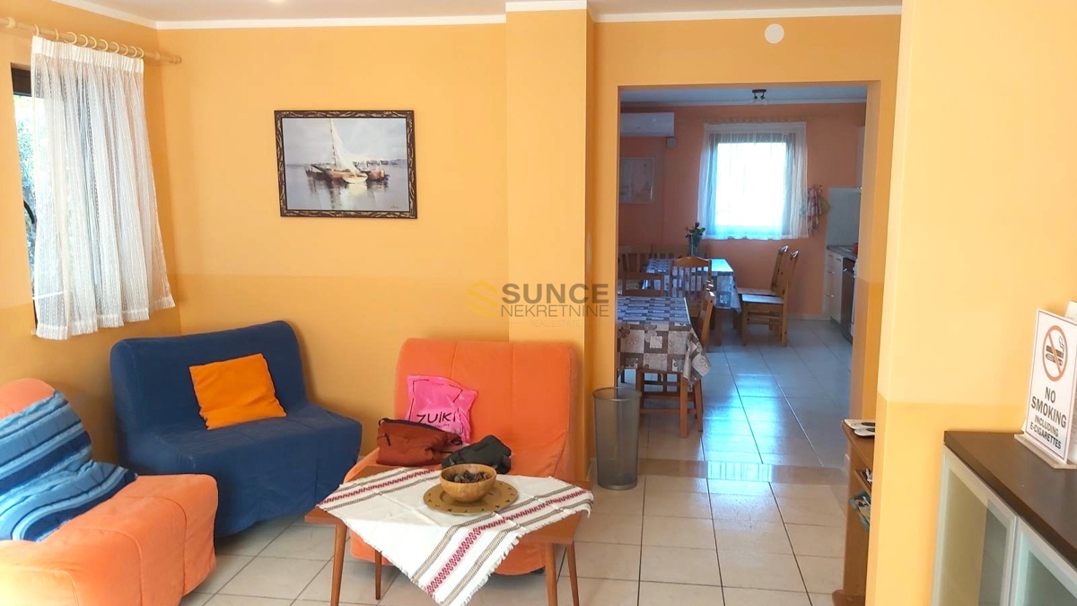 Appartamento ben arredato al piano terra a Baška, vicino al mare!