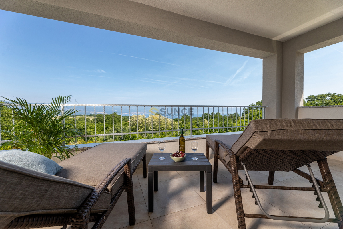 L&apos;isola di Krk, Vrbnik, bellissima villa arredata con piscina e vista sul mare!