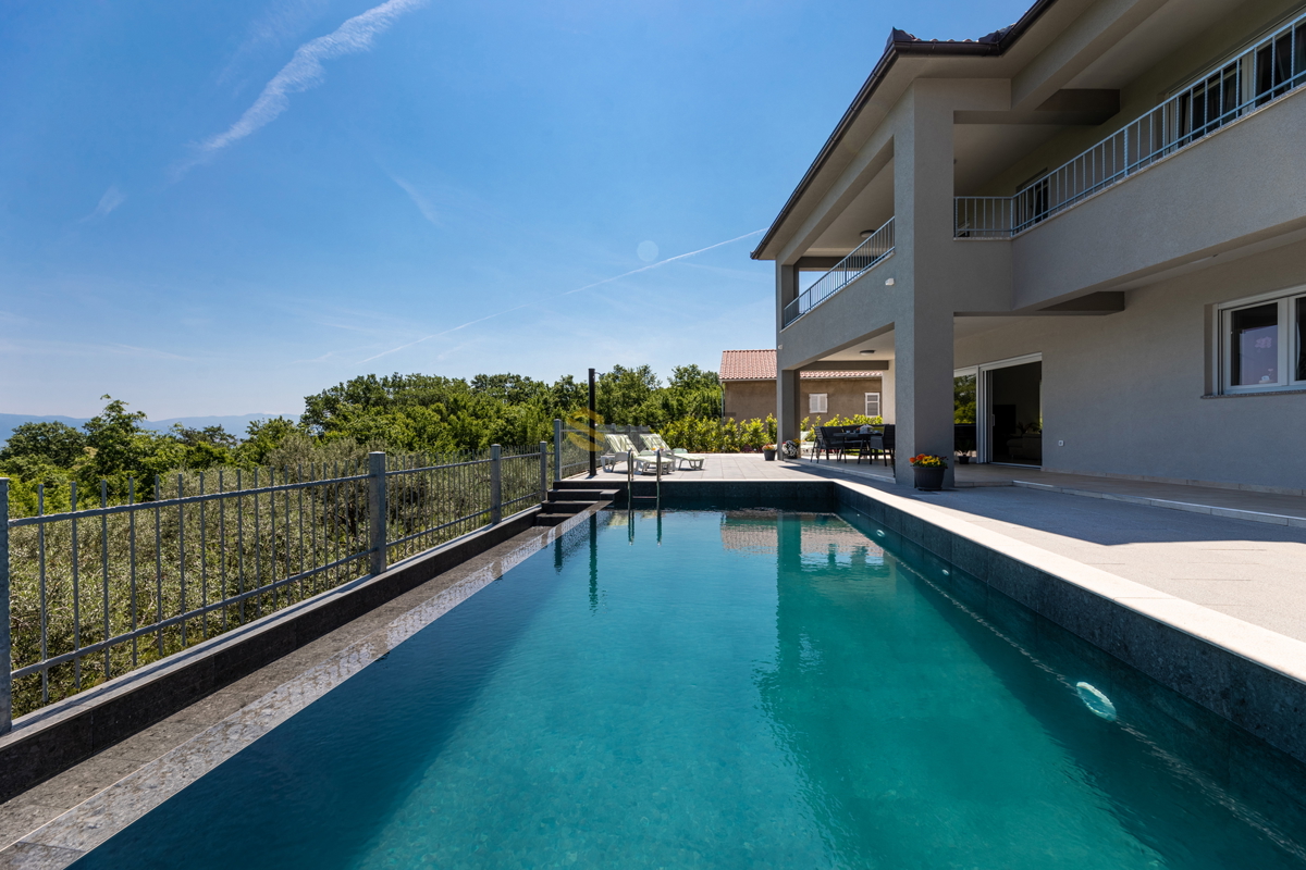 L&apos;isola di Krk, Vrbnik, bellissima villa arredata con piscina e vista sul mare!
