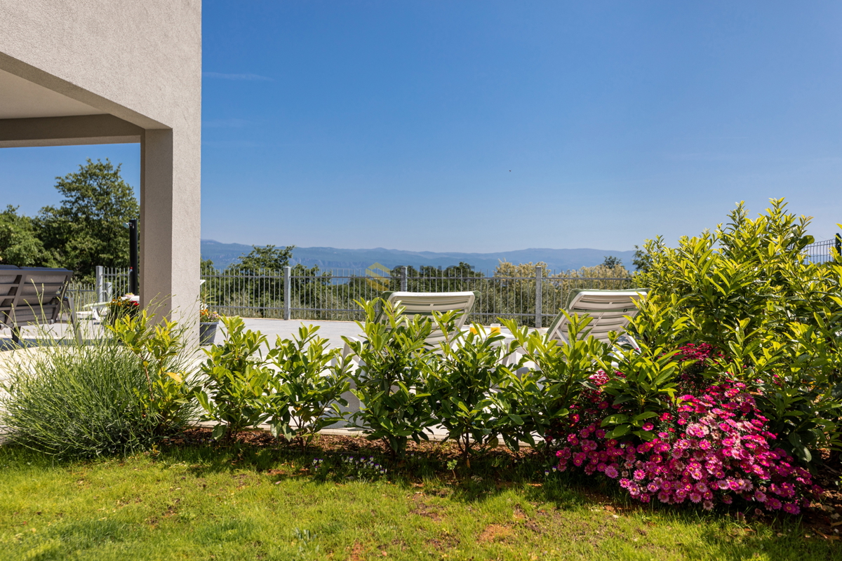 L&apos;isola di Krk, Vrbnik, bellissima villa arredata con piscina e vista sul mare!