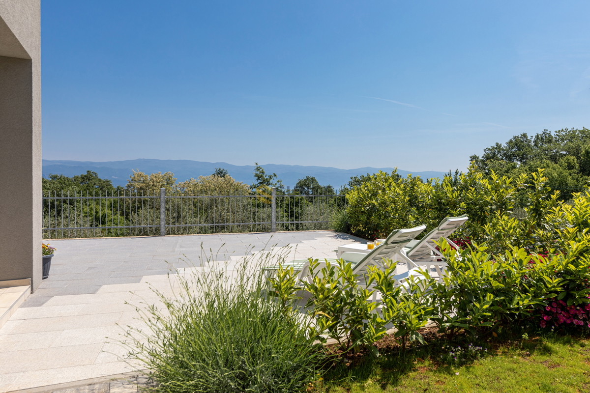 L&apos;isola di Krk, Vrbnik, bellissima villa arredata con piscina e vista sul mare!