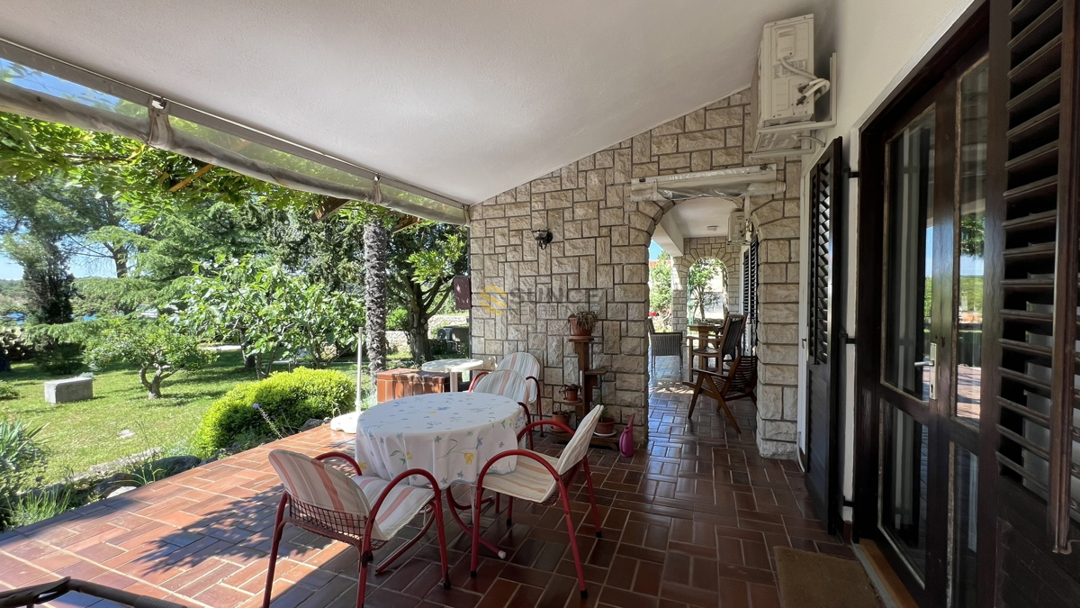 Punat, casa indipendente, prima fila al mare!