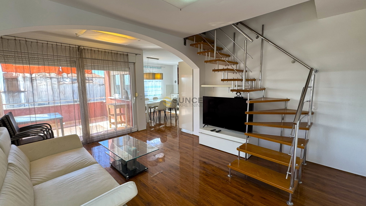 Città di Krk, appartamento su due livelli con vista sul mare!