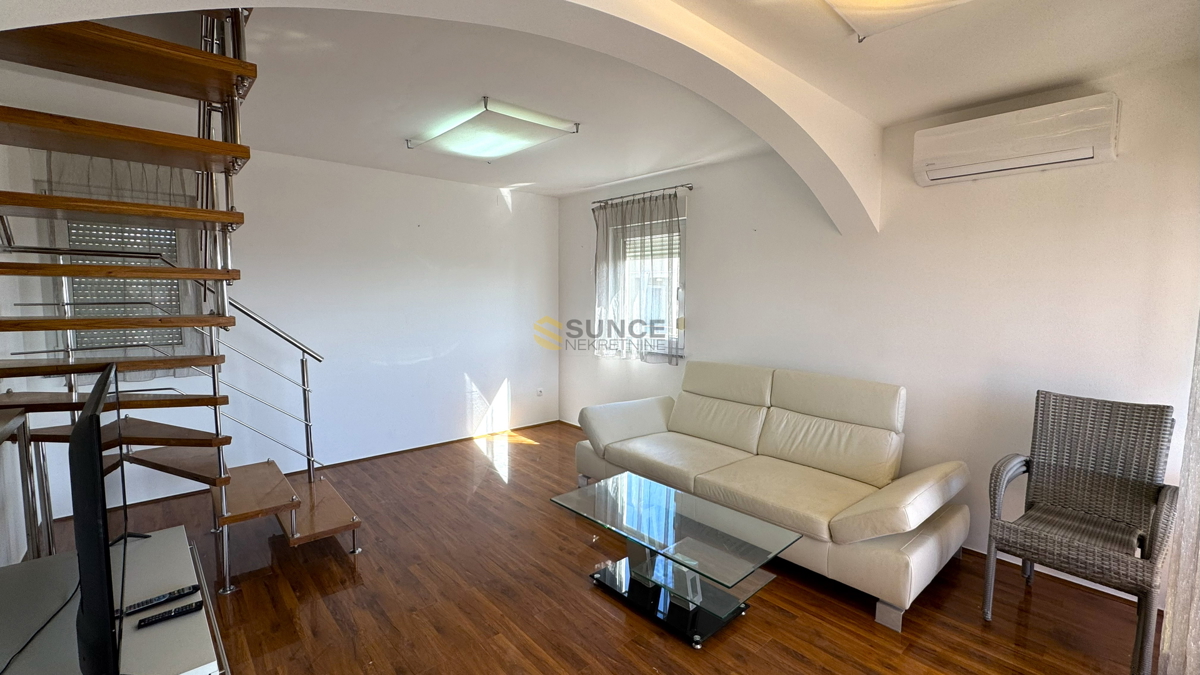 Città di Krk, appartamento su due livelli con vista sul mare!