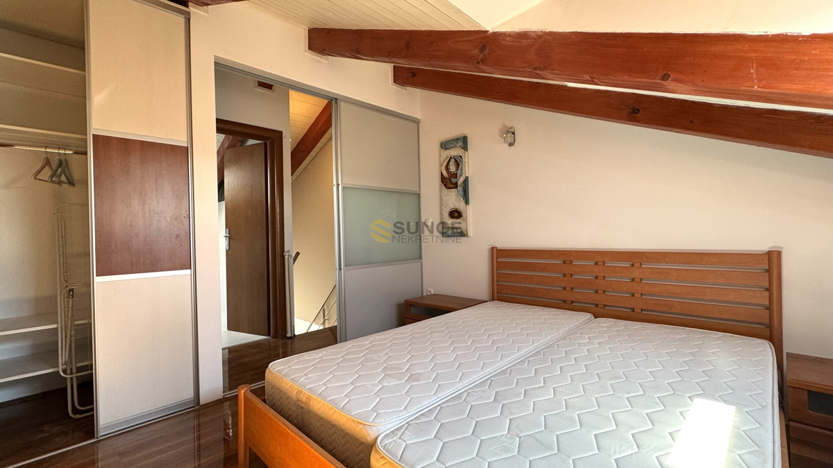 Città di Krk, appartamento su due livelli con vista sul mare!