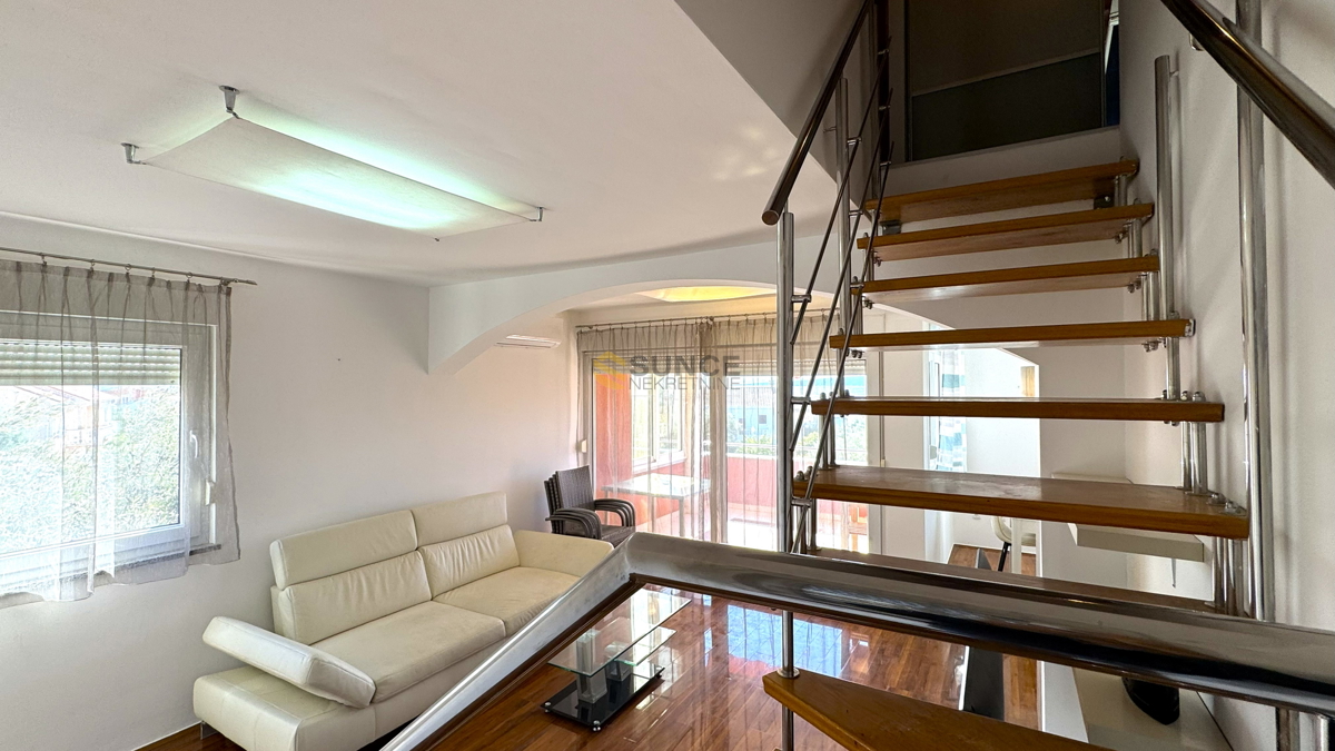 Città di Krk, appartamento su due livelli con vista sul mare!