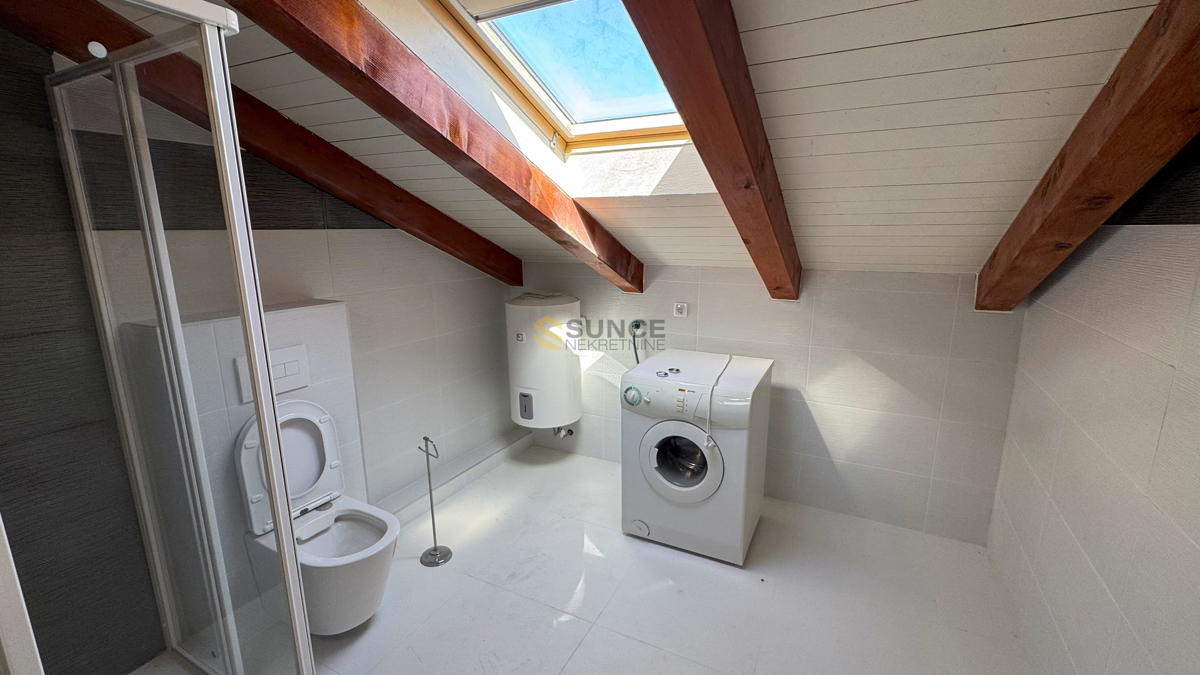 Città di Krk, appartamento su due livelli con vista sul mare!