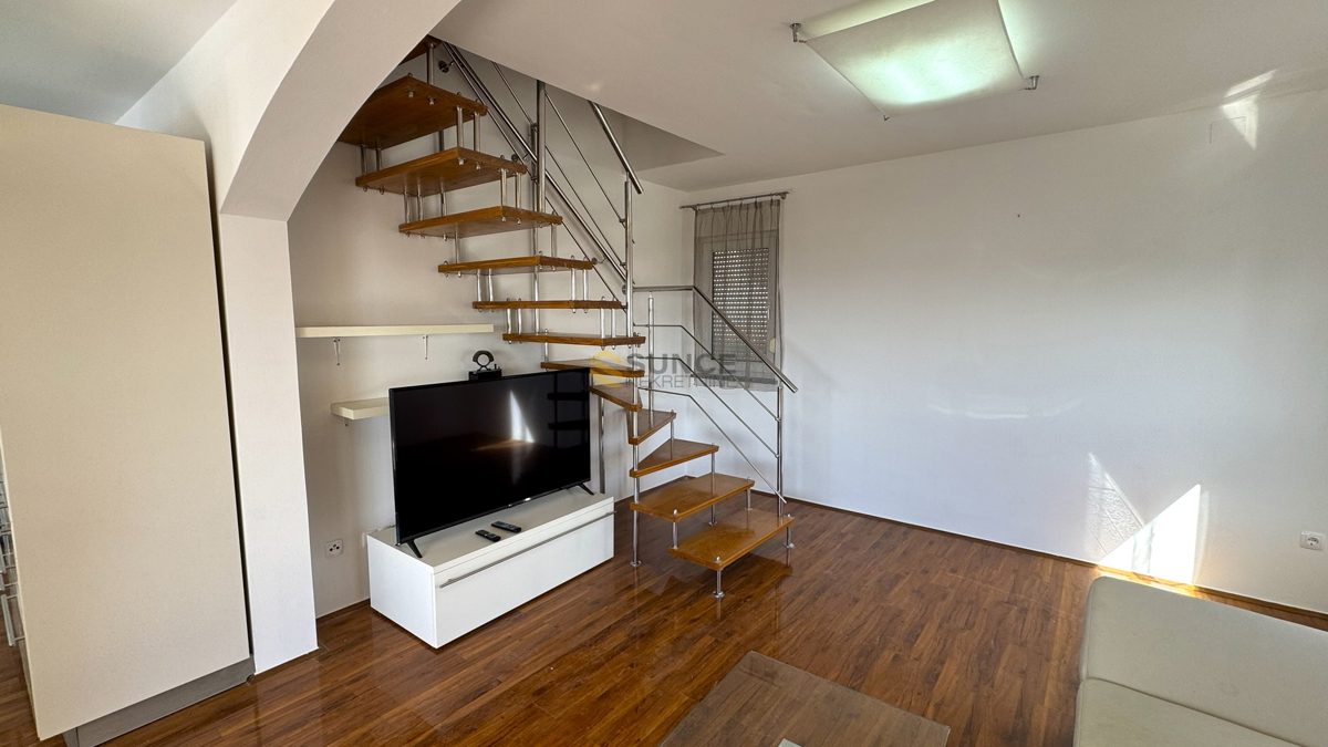 Città di Krk, appartamento su due livelli con vista sul mare!