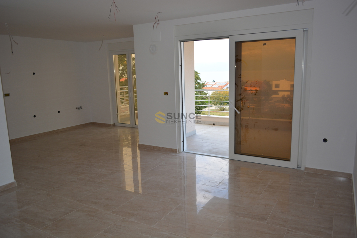 ISOLA DI KRK, NJIVICE, NUOVO APPARTAMENTO CON GIARDINO E BELLA VISTA MARE!