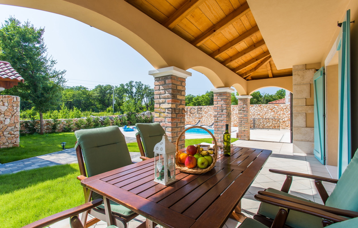 L&apos;isola di KRK, nuova villa con piscina in una bella posizione tranquilla!