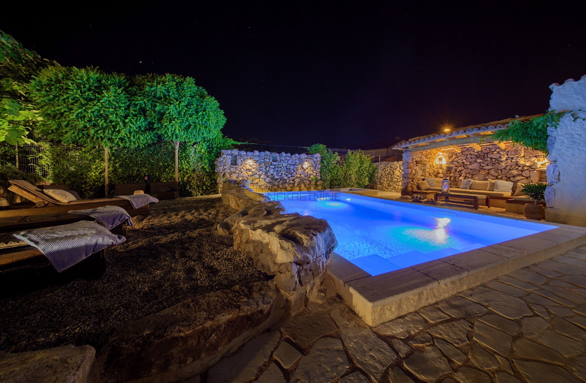 Malinska, bellissima villa rustica con piscina e vista mare aperta!