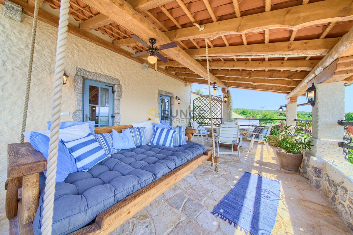 Malinska, bellissima villa rustica con piscina e vista mare aperta!