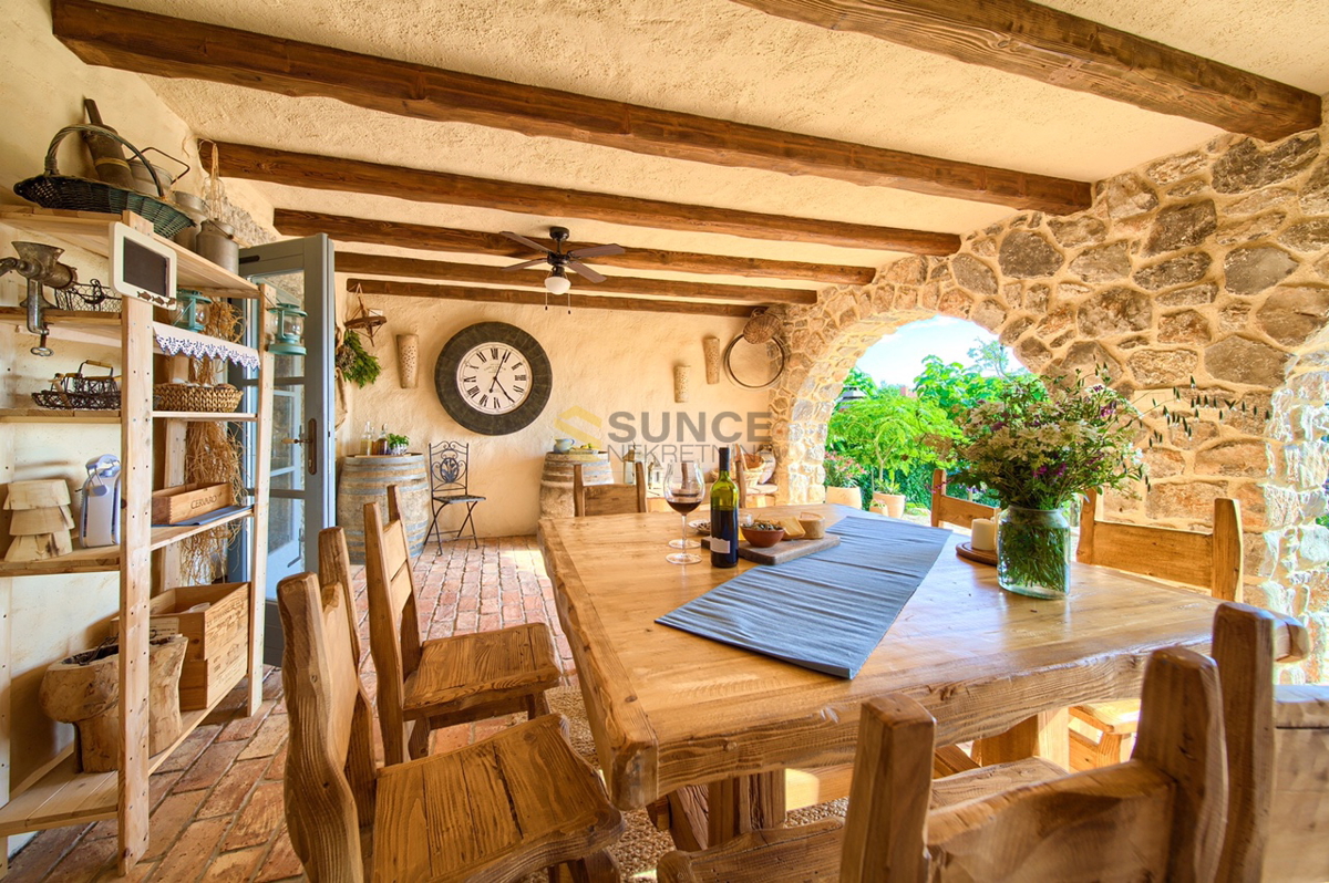 Malinska, bellissima villa rustica con piscina e vista mare aperta!