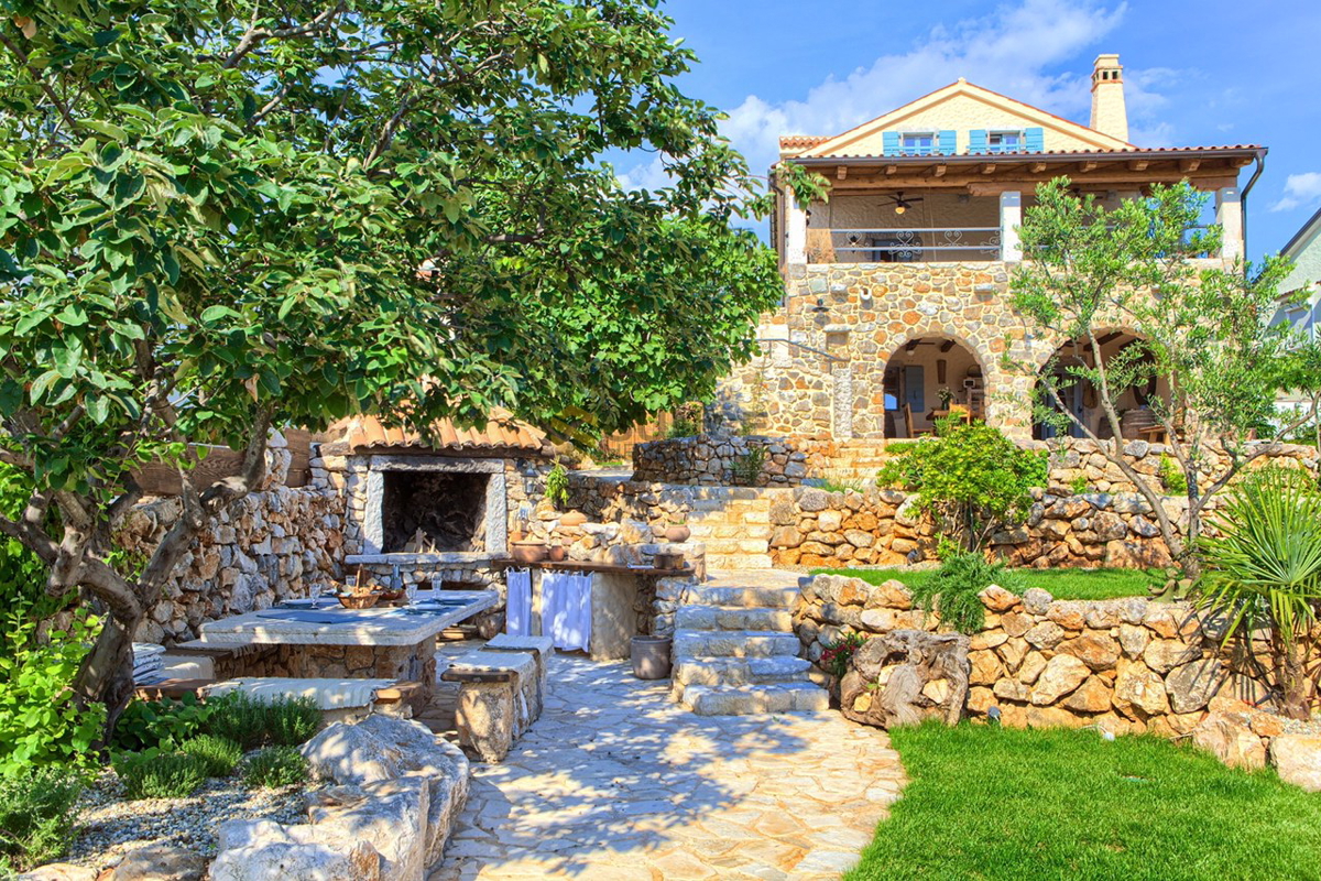 Malinska, bellissima villa rustica con piscina e vista mare aperta!
