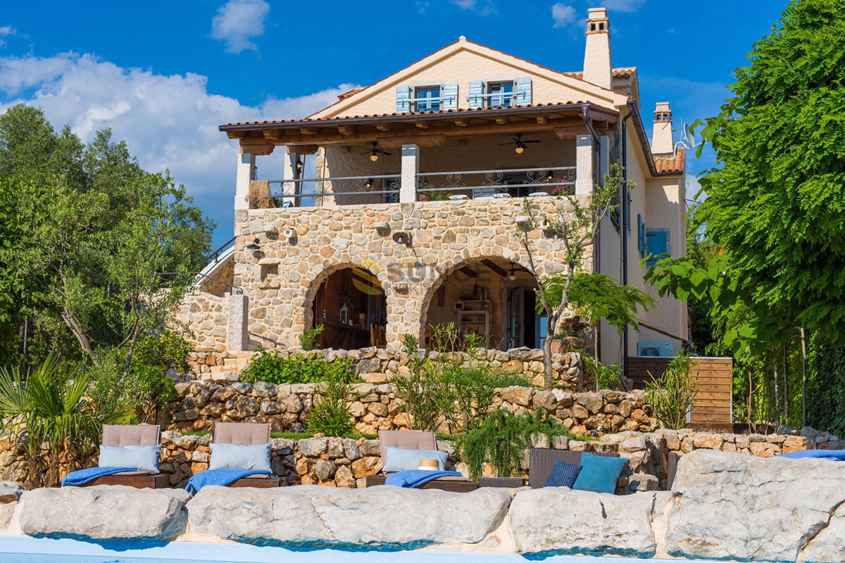 Malinska, bellissima villa rustica con piscina e vista mare aperta!