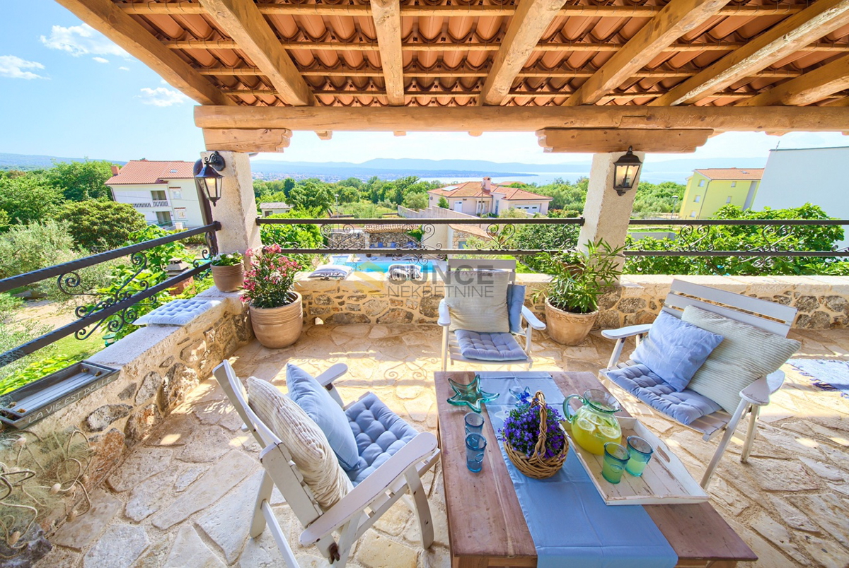 Malinska, bellissima villa rustica con piscina e vista mare aperta!