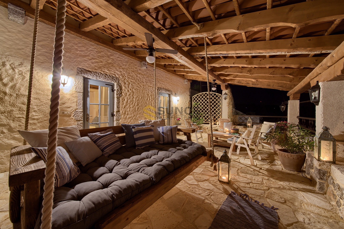Malinska, bellissima villa rustica con piscina e vista mare aperta!