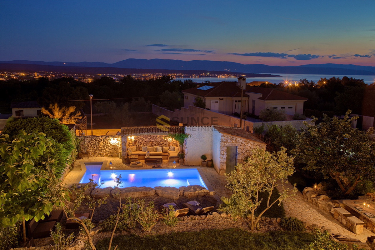 Malinska, bellissima villa rustica con piscina e vista mare aperta!