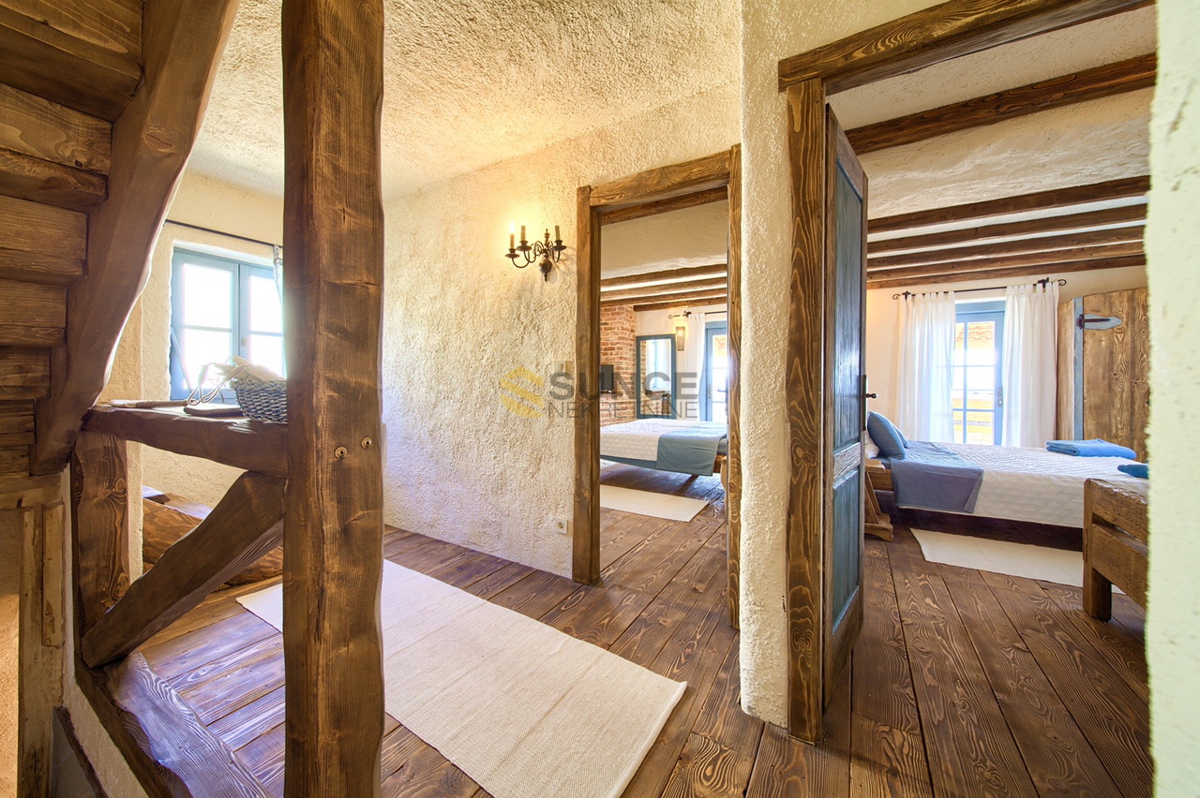 Malinska, bellissima villa rustica con piscina e vista mare aperta!