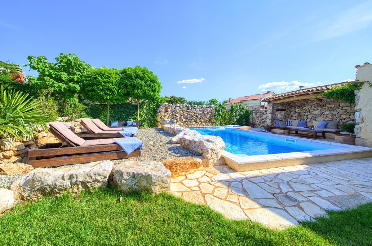 Malinska, bellissima villa rustica con piscina e vista mare aperta!