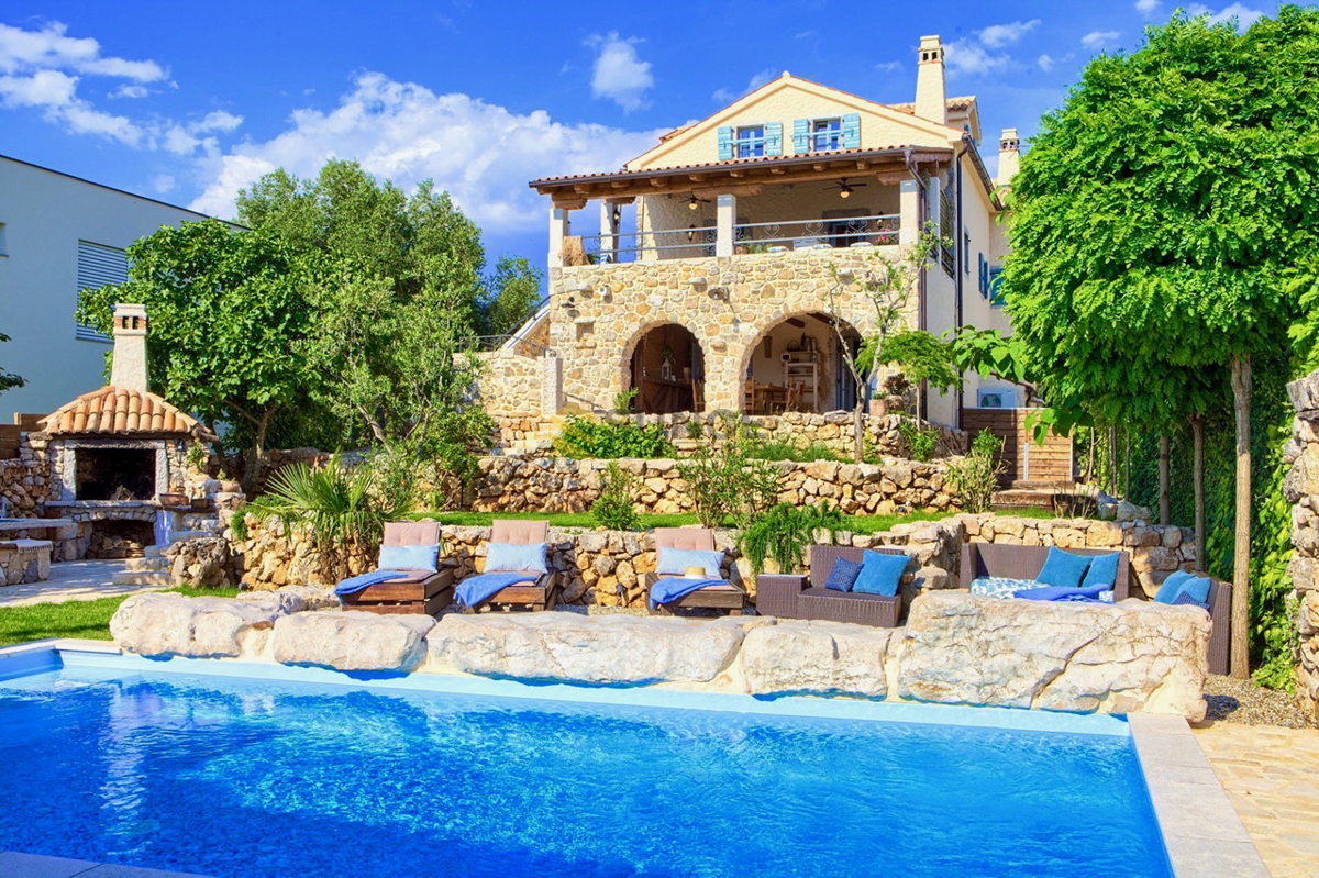 Malinska, bellissima villa rustica con piscina e vista mare aperta!