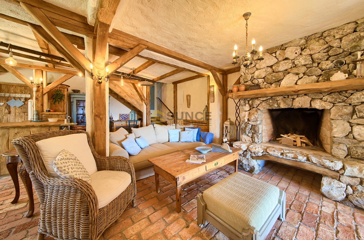 Malinska, bellissima villa rustica con piscina e vista mare aperta!