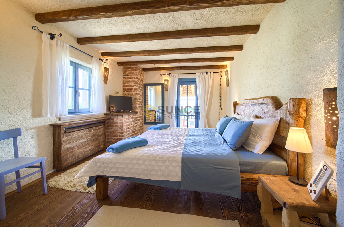 Malinska, bellissima villa rustica con piscina e vista mare aperta!