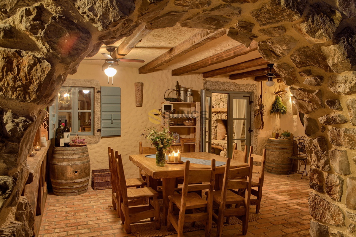 Malinska, bellissima villa rustica con piscina e vista mare aperta!