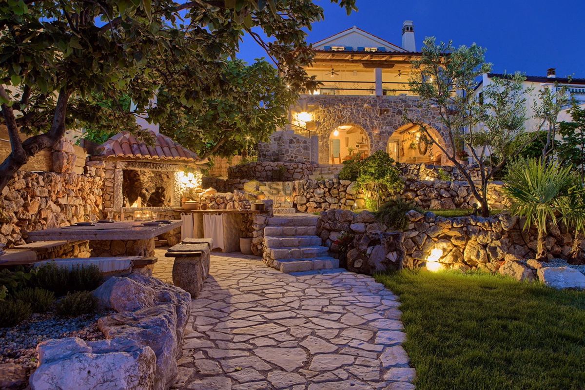Malinska, bellissima villa rustica con piscina e vista mare aperta!