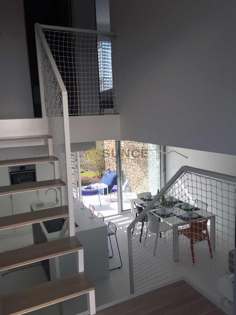Città di Krk, appartamento moderno arredato al piano terra con giardino!