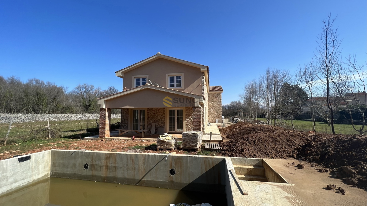 Isola di Krk, Vrbnik, nuova casa bifamiliare con piscina in una bella posizione tranquilla!